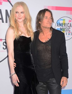 Nicole-Kidman_-2017-American-Music-Awards--06.jpg