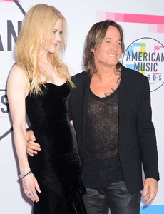 Nicole-Kidman_-2017-American-Music-Awards--12.jpg