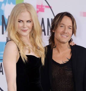 Nicole-Kidman_-2017-American-Music-Awards--15.jpg