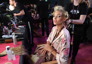 Rex_Victorias_Secret_Fashion_Show_hair_and_ma_9229353R.jpg