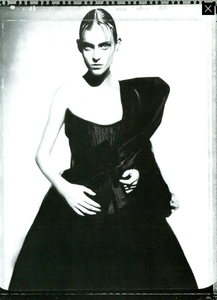 Roversi_Vogue_Italia_December_1996_04.thumb.png.747566d4e1f4a700d1ec8fd38dc1eba0.png