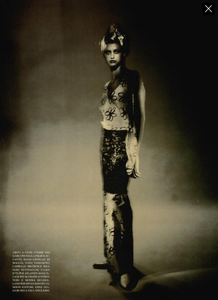 Roversi_Vogue_Italia_December_1996_06.thumb.png.8c2f34281f978b3751762ef2a3e7d272.png