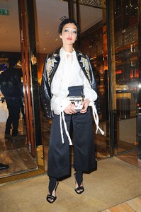 Ruth-Negga_-Louis-Vuitton-x-Vogue-Gingernutz-Event--10.jpg