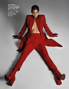 Samantha-Gradoville-Vogue-Taiwan-November-2017-Editorial05.thumb.jpg.8eeb4c35e313ec86e50602fa37edb72c.jpg