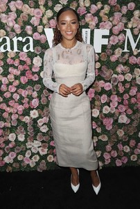 Serayah-McNeill_-2017-Women-In-Film-Max-Mara-Face-of-the-Future-Awards--06.thumb.jpg.4b370f27be7e711f78aadf36fcbffd10.jpg