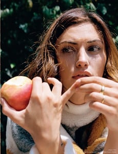 So-It-Goes-Magazine-Issue-10-Phoebe-Tonkin-James-Wright-1.thumb.jpg.e2664d5f0df55cfac4de0d9ca87aaf15.jpg