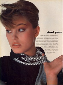 Stern_Vogue_US_March_1983_05.thumb.jpg.b522f3d4a6c600bb8c82508ca1f0179a.jpg