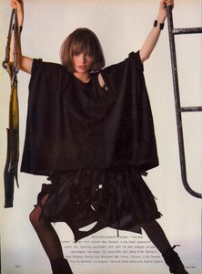 Stern_Vogue_US_March_1983_07.thumb.jpg.4d0fa85256413127587385fb83f95c47.jpg