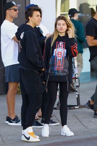 Thylane-Blondeau-out-for-lunch-at-Urth-Caffe--06.jpg