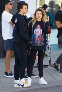 Thylane-Blondeau-out-for-lunch-at-Urth-Caffe--13.jpg