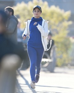 Vanessa-Hudgens_-Filming-Second-Act-set--04.jpg