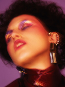 Vogue-Portugal-December-2017-Anna-Cleveland-Dan-Beleiu-11.thumb.jpg.06373171612dff1828d9afca9aab0cc4.jpg