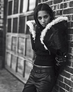 Yasmin-Wijnaldum-by-Steven-Pan-for-Vogue-Korea-December-2017-2.jpg