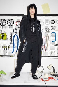 adidas-originals-by-alexander-wang-season-2-drop-3-the-impression-05.thumb.jpg.6a4d0ed11b1e7e1491b74d211a437bd9.jpg