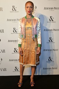 adwoa-aboah-bazaar-1509659561.thumb.jpg.66056e66a828d7900de6bc0bd268672d.jpg