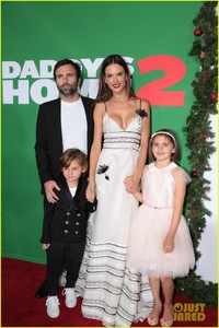 alessandra-ambrosio-brings-family-to-daddys-home-2-premiere-01.JPG