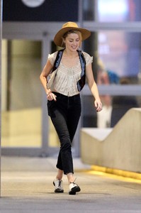 amber-heard-at-lax-airport-111617-8.jpg