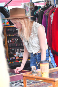 amber-heard-shopping-in-pasadena-111217-16.jpg