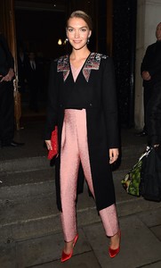 arizona-muse-the-leopard-awards-2017-in-london-uk-10.jpg