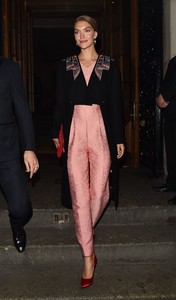 arizona-muse-the-leopard-awards-2017-in-london-uk-11.jpg