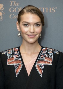 arizona-muse-the-leopard-awards-2017-in-london-uk-8.jpg