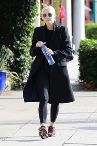 ashlee-simpson-heads-to-the-gym-in-studio-city-2.jpg
