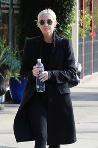 ashlee-simpson-heads-to-the-gym-in-studio-city-3.jpg