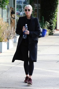 ashlee-simpson-heads-to-the-gym-in-studio-city-4.jpg