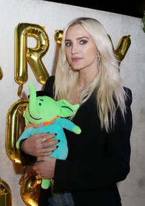 ashlee-simpson-partypoppost-in-beverly-hills-11-03-2017-8.jpg