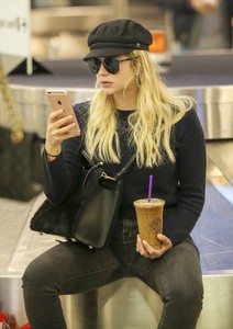 ashley-benson-at-lax-airport-in-la-11-22-2017-3.jpg