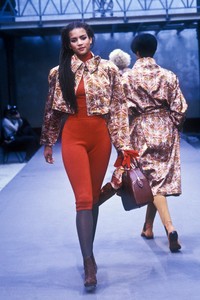 azzedine-alaia-fw-1989-9.thumb.JPEG.1877480f88e1678d42f145f1289ec60c.JPEG