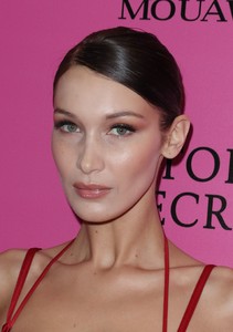 bellahadid_victoriassecretfashionshowafterparty2017-5.jpg