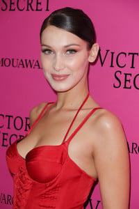 bellahadid_victoriassecretfashionshowafterparty2017-7.jpg