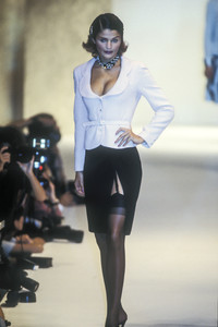 blumarine-ss-1995-10.thumb.jpg.feea2c306d2c2bc090b4333da0790f7e.jpg