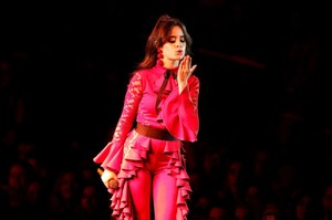 camila-cabello-mtv-emas-2017-build-up-amp-performance-in-london-november-12-2017-10.jpg