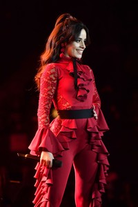 camila-cabello-mtv-emas-2017-build-up-amp-performance-in-london-november-12-2017.jpg