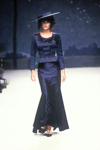 chanel-hc-ss-1995-1.thumb.jpeg.310e42f5c85161b566feef3ea8043b2a.jpeg