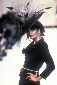 chanel-hc-ss-1995-5.thumb.jpeg.0984984d7b4e41378e6d7e2b99e6720f.jpeg