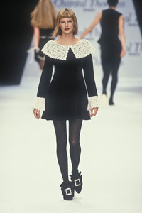 chantal-thomas-fw-1994-10.thumb.jpg.03b4dd1910b874e8fe128e6c2f3252b4.jpg