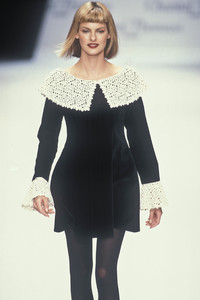 chantal-thomas-fw-1994-11.thumb.jpg.653013bfff12758be73c168c18b3e35a.jpg