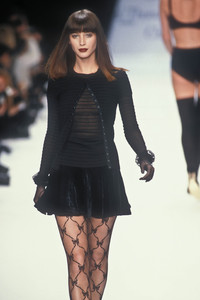 chantal-thomas-fw-1994-2.thumb.JPEG.d219011989ada2438f7bd04736256d71.JPEG