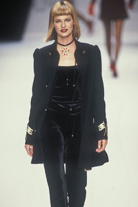 chantal-thomas-fw-1994-6.thumb.JPEG.3185fe58bda96f6b4c1759b92b054fd5.JPEG