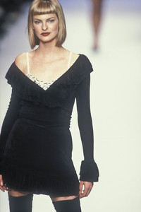 chantal-thomas-fw-1994-7.thumb.jpg.041569f70c6df1168c7f628d92a04c67.jpg