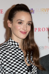 charlotte-le-bon-la-promesse-premiere-in-paris-12.jpg