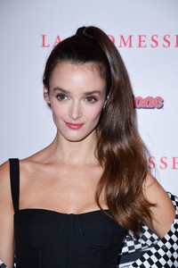 charlotte-le-bon-la-promesse-premiere-in-paris-8.jpg