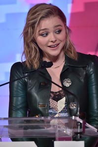 chloemoretz_31stfootwearnewsachievementawards-5.jpg