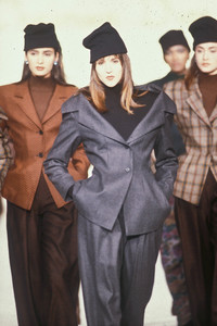 christian-dior-fw-1987-2.thumb.jpeg.c8f8a667ca99373b0c2a06a94daa3dbe.jpeg