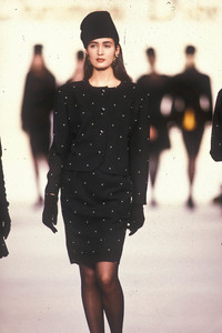 christian-dior-fw-1987-3.thumb.jpeg.eab4a2b9158b8dba17f447dc877703f7.jpeg