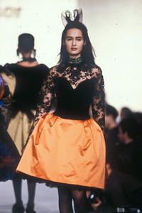 christian-dior-fw-1987-5.thumb.jpeg.1bab701f6213e634931f8ffd20046f37.jpeg