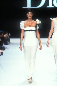 christian-dior-ss-1997-7.thumb.JPEG.f31183de5059ee3c0a47fb187b7fca8b.JPEG